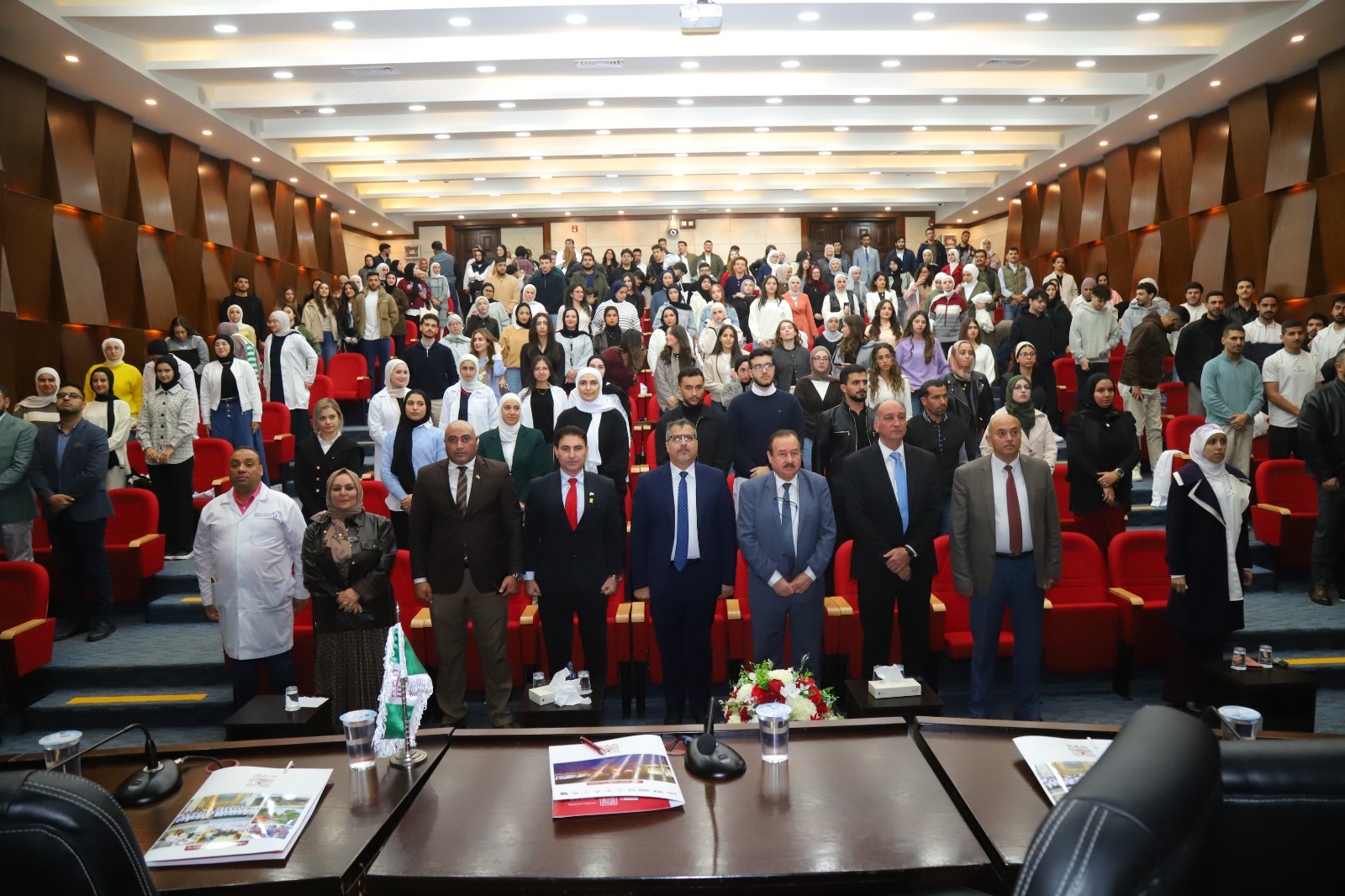 جامعة البترا تنظم اللقاء الترحيبي والتنويري لطلبة طب الأسنان وتكرم المتفوقين