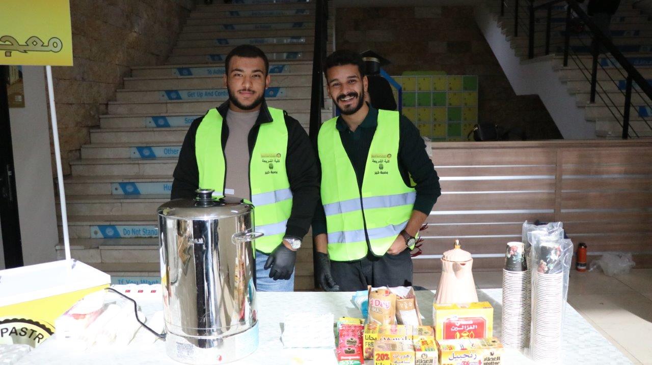 كلية الشريعة في عمان العربية تنظم بازار بصمة خير دعما للطلبة وتعزيزا للمسؤولية الاجتماعية