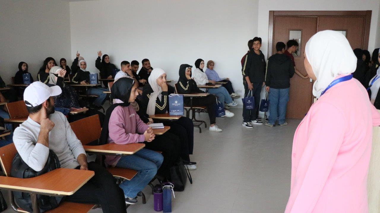 عمان العربية تستقبل طلبة مدرسة أكاديمية جسور المعرفة الدولية في إطار تعزيز دورها الأكاديمي