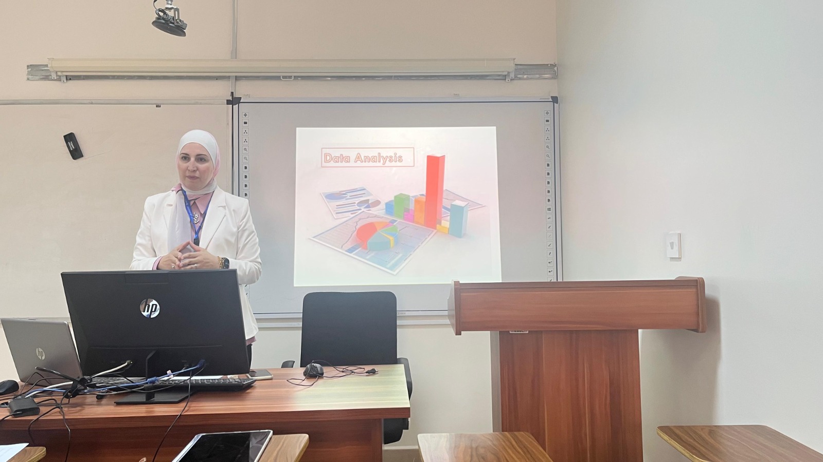 صيدلة عمان العربية تنظم ورشة تدريبية بعنوان أساسيات تحليل البيانات لتعزيز المهارات البحثية للطلبة