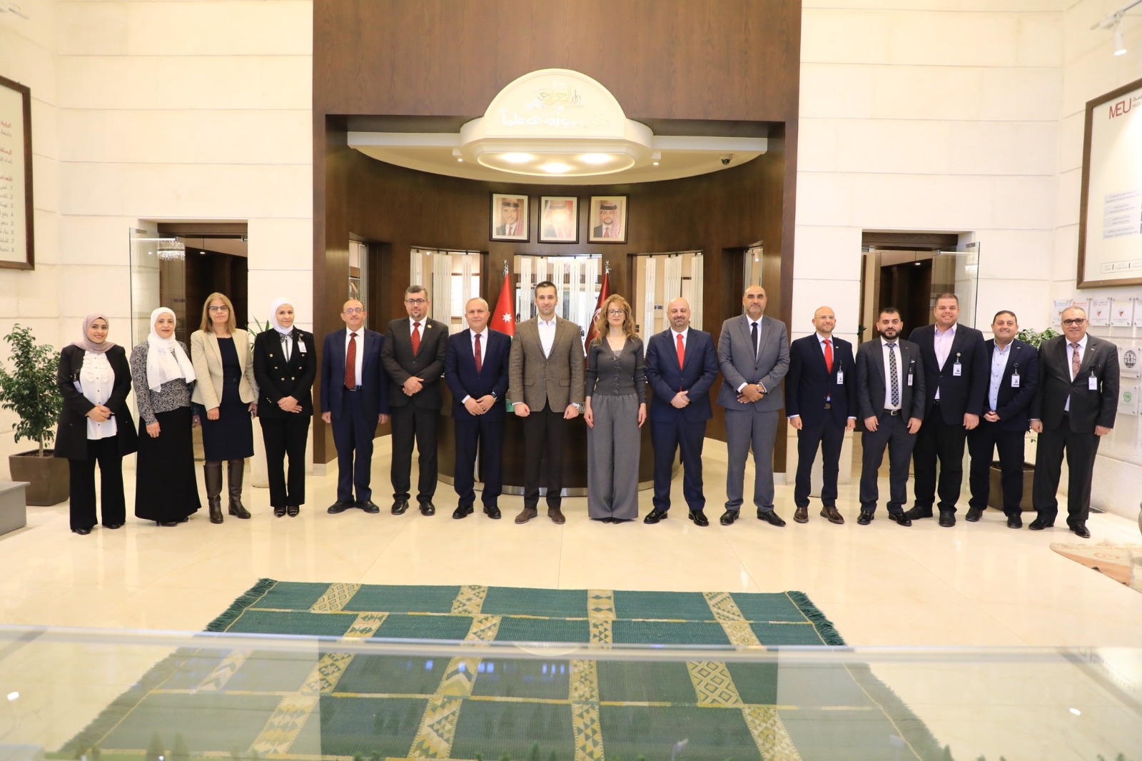 الشرق الأوسط تكرم عددا من منتسبيها السابقين لأدوارهم الإيجابية الفاعلة