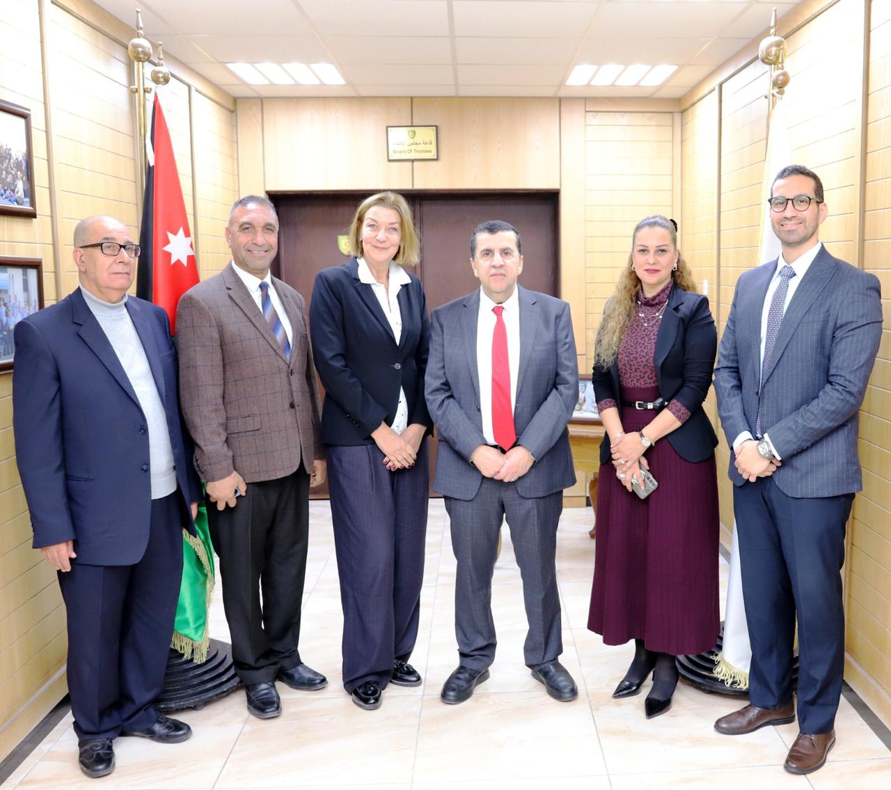 وفد من شركة Pearson العالمية يزور جامعة البلقاء التطبيقية ويبحث تعزيز البرامج التقنية والمهارات المستقبلية