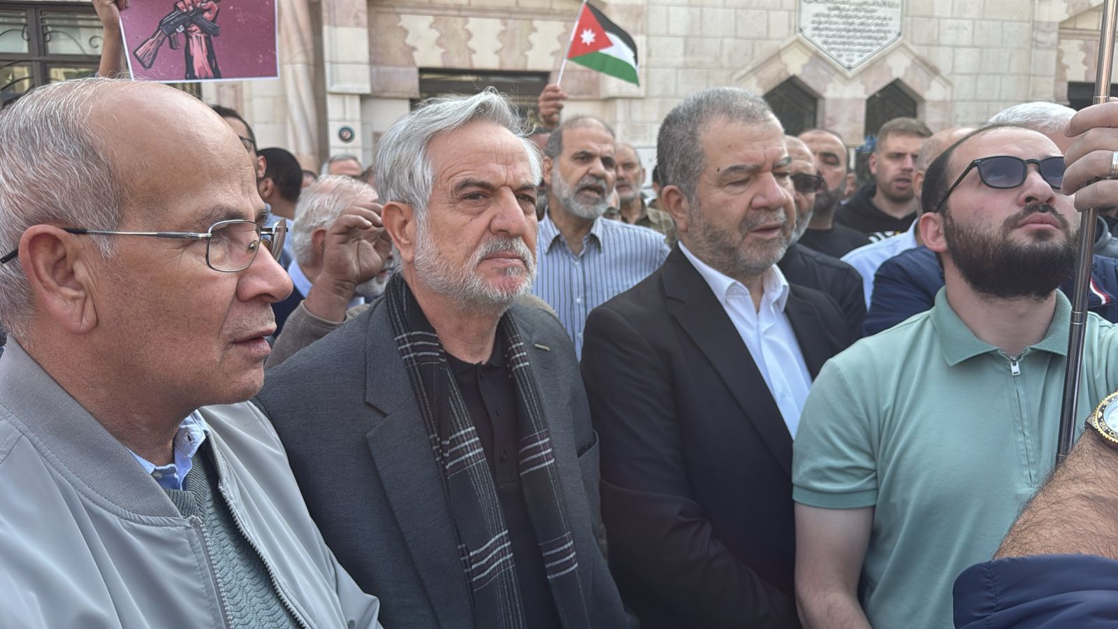 مئات الاردنيين يشاركون في وقفة وسط البلد: الكيان الصهيوني تهديد وجودي للأمة - فيديو