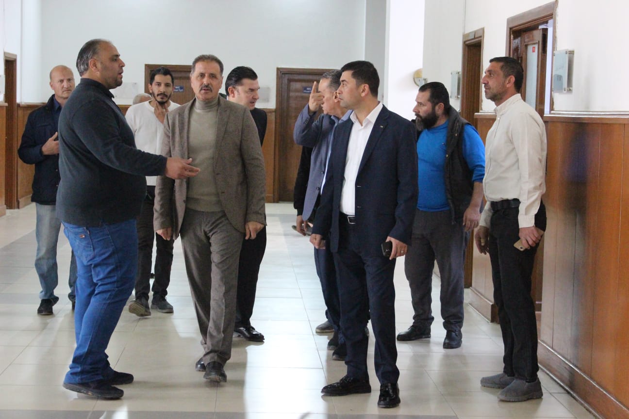 أمين عام وزارة الشباب يطلع على الصيانة الجارية في مدينة الحسن للشباب - صور