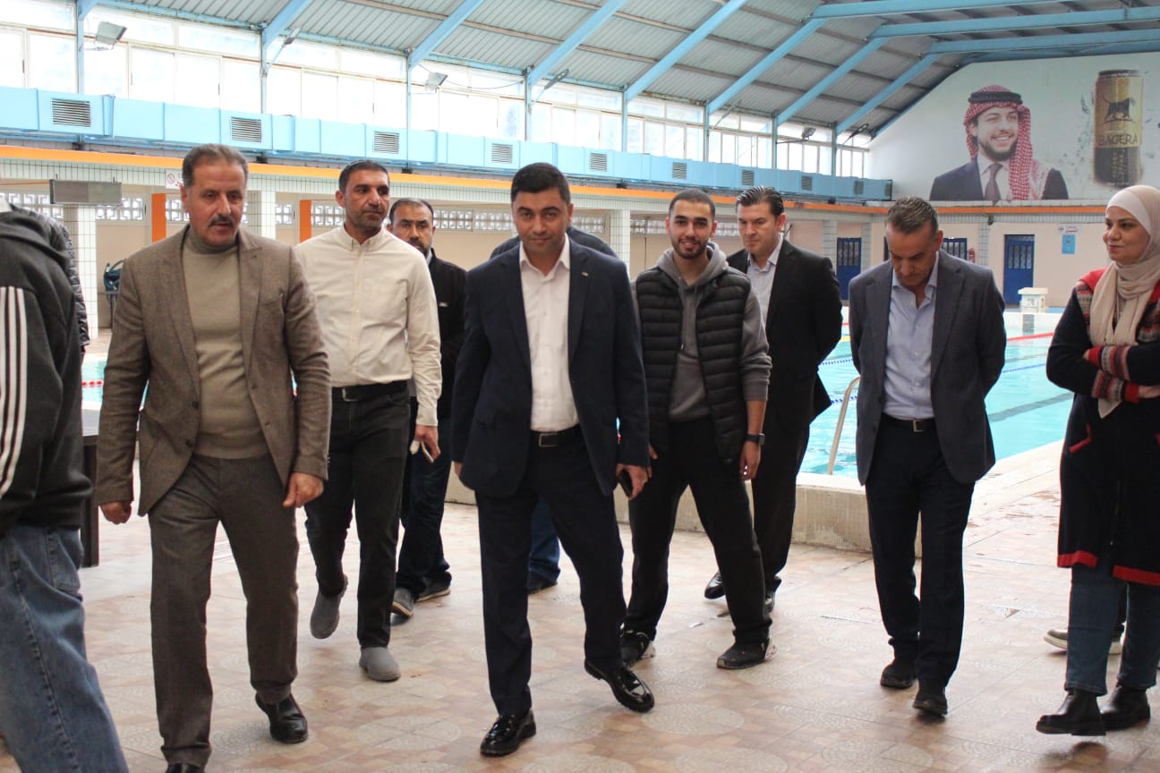 أمين عام وزارة الشباب يطلع على الصيانة الجارية في مدينة الحسن للشباب - صور