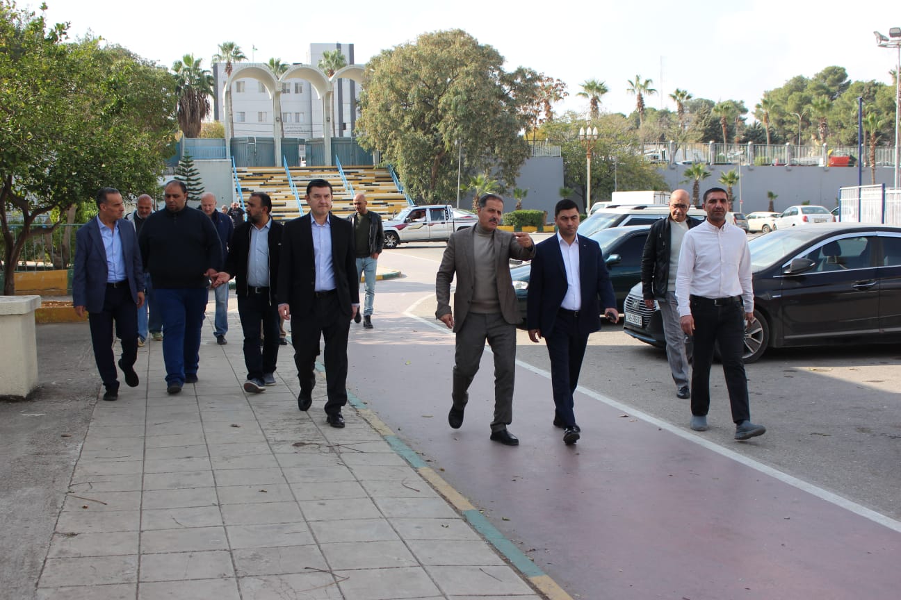 أمين عام وزارة الشباب يطلع على الصيانة الجارية في مدينة الحسن للشباب - صور
