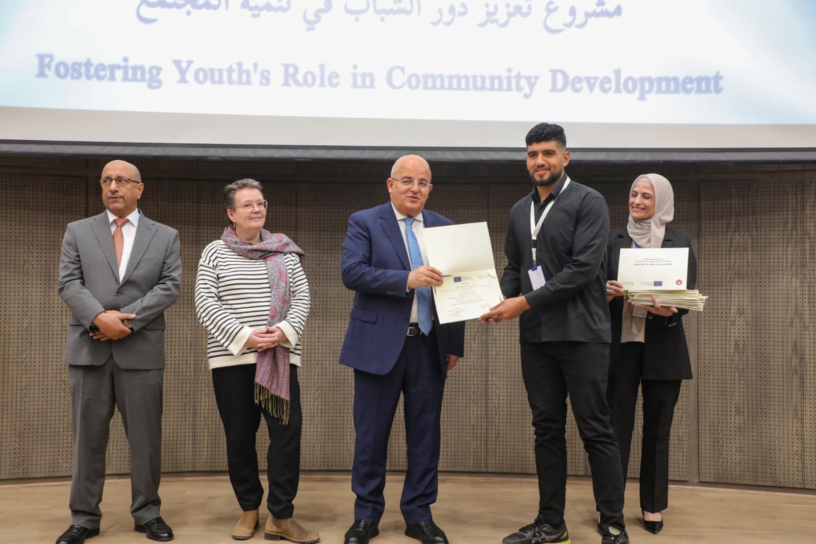 تخريج المشاركين في برنامج بناء القدرات وتعزيز دور الشباب في تنمية المجتمع الممول من الاتحاد الأوروبي