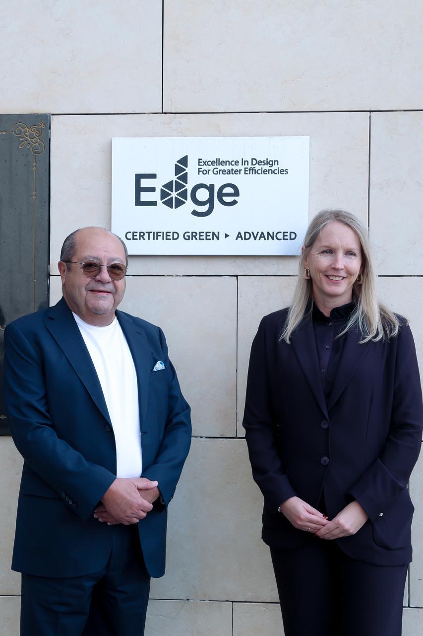 السفيرة الهولندية تزور العقبة وتطّلع على تجربة النافورة مولفي المباني الخضراء