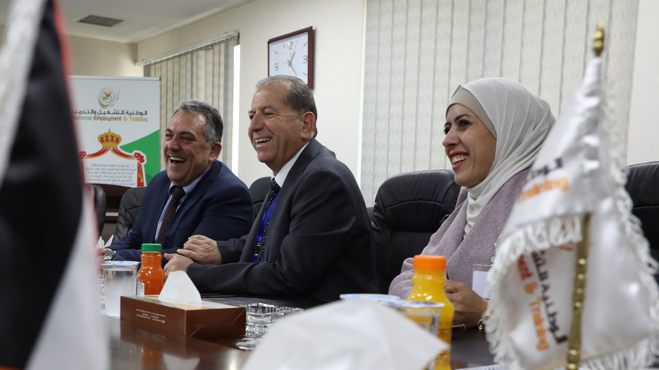 وفد من جامعة عمان العربية يزور الشركة الوطنية للتشغيل والتدريب لبحث تعزيز التعاون المشترك