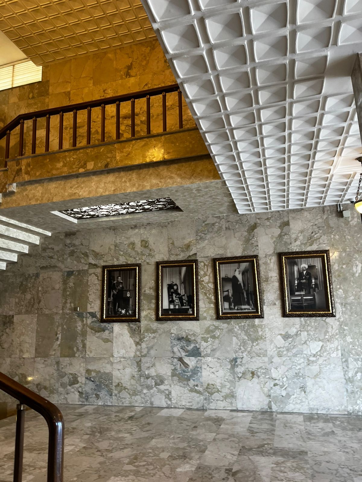 طلبة جامعة عمّان العربية في زيارة علمية إلى مجلس النواب لتعزيز الوعي الوطني