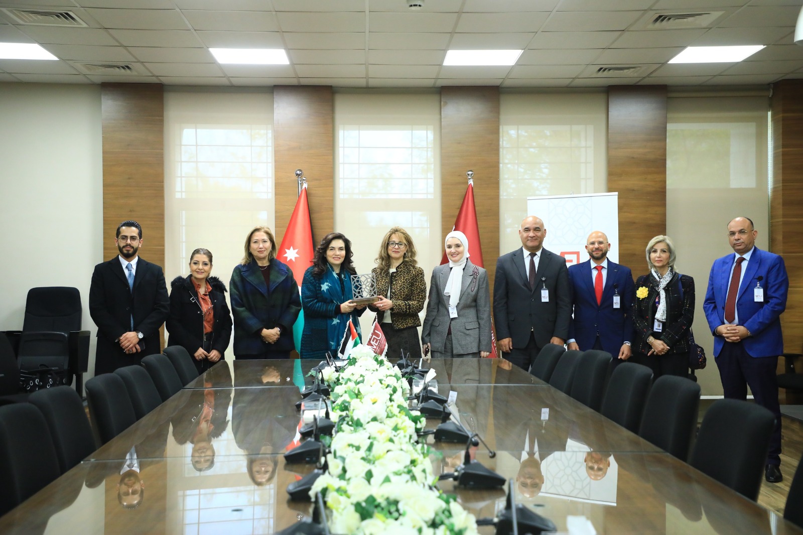 الشرق الأوسط ومؤسسة الأميرة تغريد توقعان مذكرة تفاهم لتعزيز التدريب والتنمية والخدمات المجتمعية