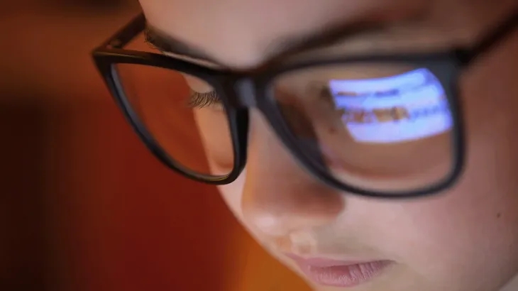 من أستراليا إلى الدانمارك.. لماذا تحظر دول منصات التواصل عن المراهقين؟