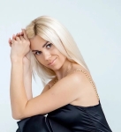 مؤثرة شهيرة تخنق ابنها في كيس بحثاً عن اللايكات.. والشرطة تتدخل