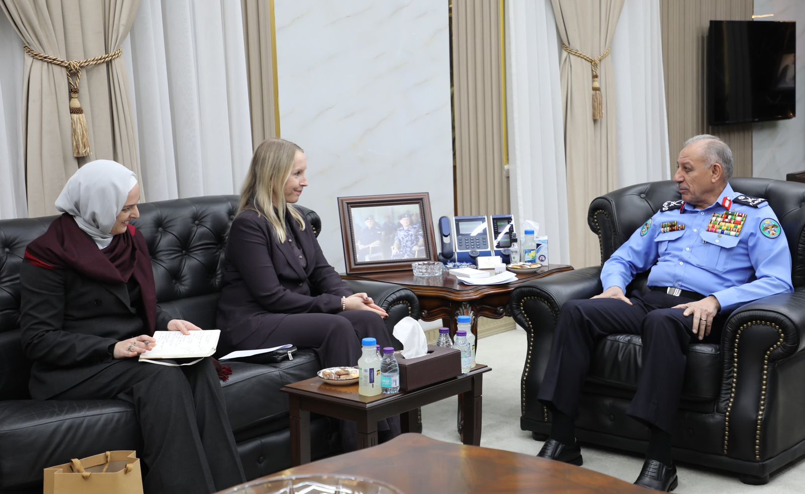 مدير الأمن العام يلتقي السفيرة الهولندية، ويبحثان تعزيز التعاون الأمني المشترك