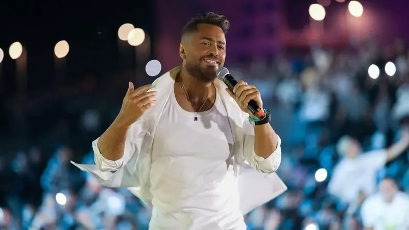 سيغني جالساً بحفله القادم.. آخر تطورات الحالة الصحية لتامر حسني