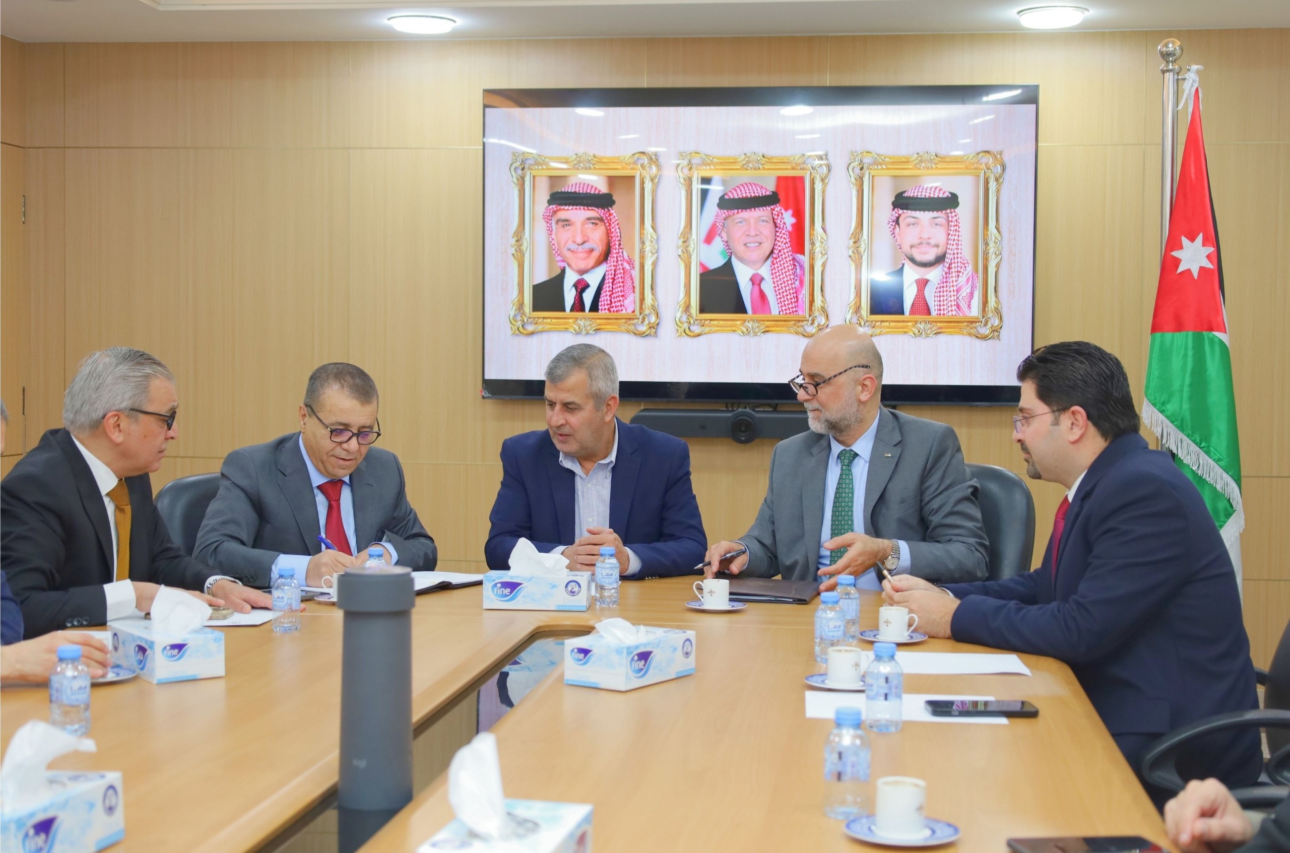 توقيع اتفاقية لتوليد طاقة شمسية باستطاعة 100 ميغا واط لغايات صناعية