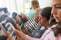 إدمان السوشيال ميديا” تحت المجهر: عادة أم مرض؟!