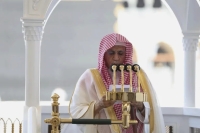 خطيب الحرم المكي يدعو لجعل أطفال فلسطين قدوة لتربية الأبناء