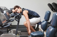 دراسة تكشف الأولوية بين النوم والرياضة