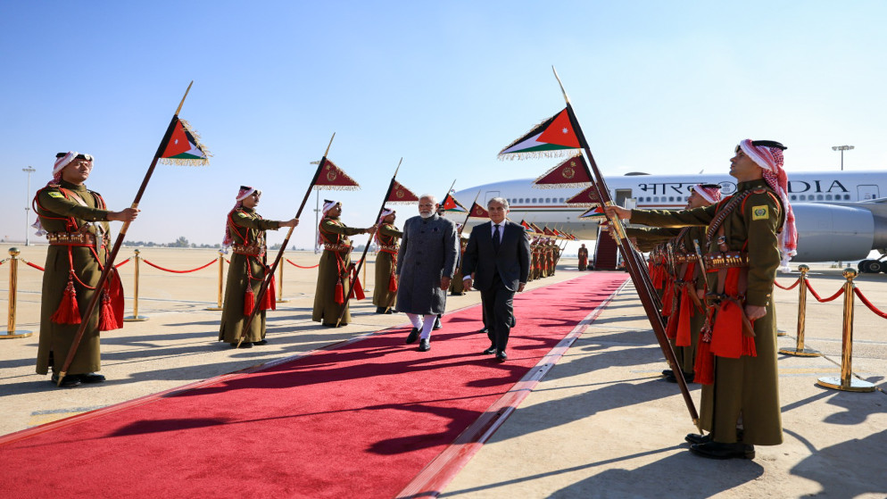 حسان يستقبل رئيس وزراء الهند الذي بدأ زيارة عمل رسمية إلى المملكة