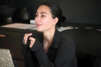 بسبب زوجها السابق.. إصابة كيم كارداشيان بمرض دماغي خطير!