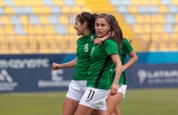 ركلة العقرب.. ليزبيث أوفايي تفوز بجائزة أجمل هدف لعام 2025 (فيديو)