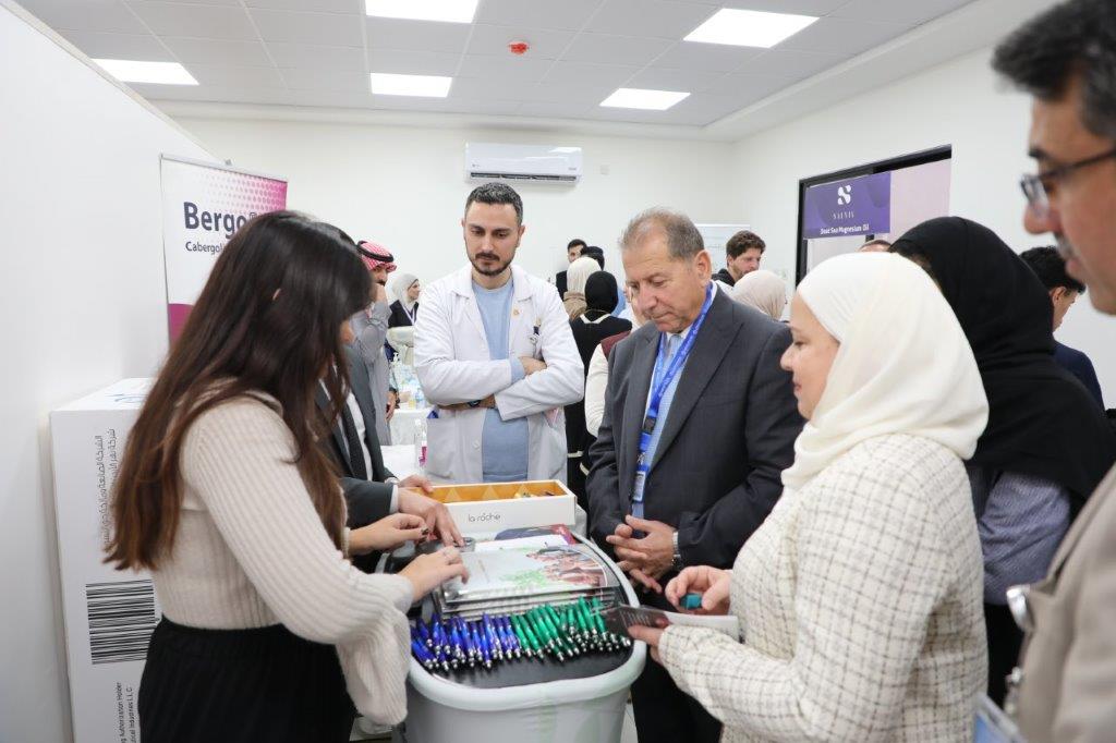 جامعة عمان العربية تجسّد دورها المجتمعي من خلال يوم طبي مجاني للمجتمع المحلي ومنتسبي الجامعة