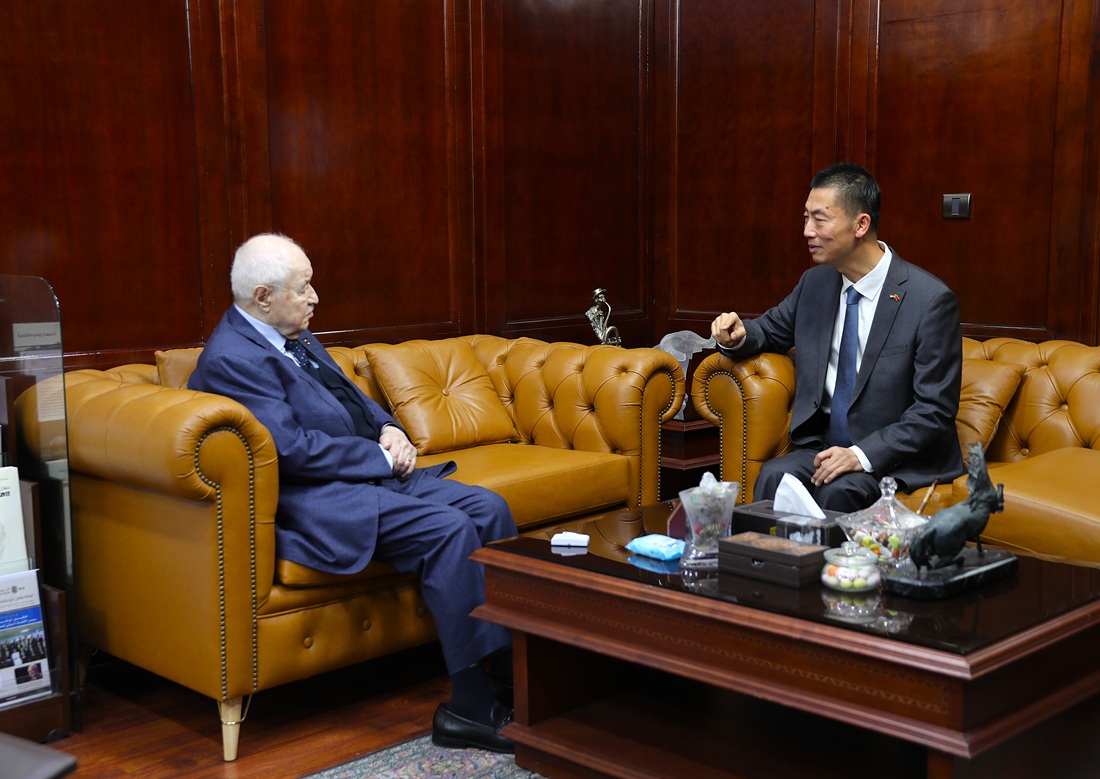 أبوغزاله يستقبل سفير الصين في الأردن ويؤكد استعداده للتعاون في مختلف المجالات 