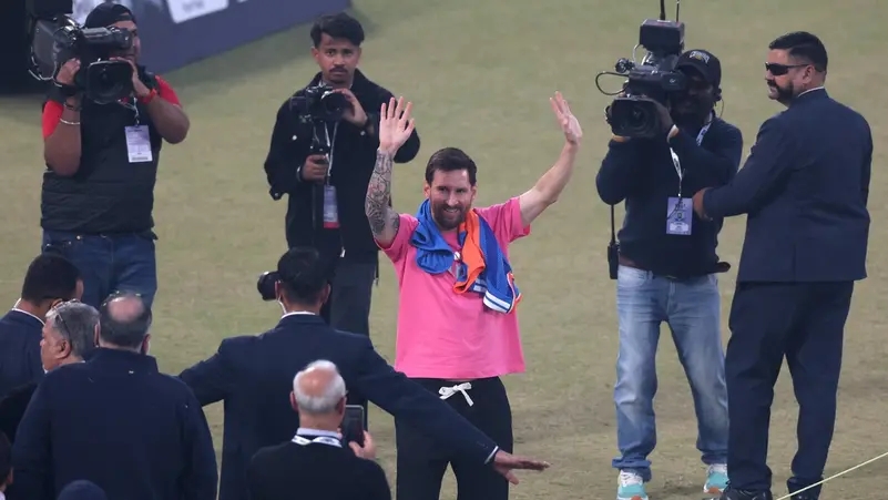 هندي يهدي ميسي ساعة نادرة بقيمة مليون و200 ألف دولار 