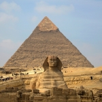 من بنى الأهرامات؟ عالم آثار مصري يشتبك مع عالم زلازل هولندي (فيديو)