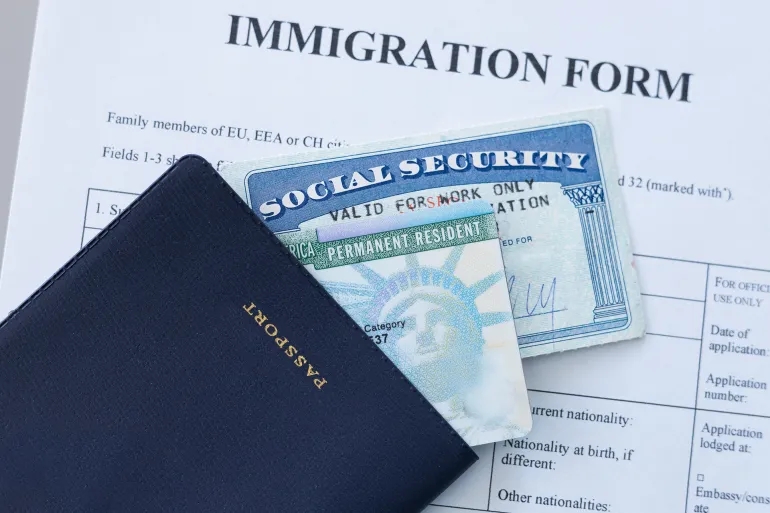 ترامب يوقف برنامج قرعة "غرين كارد" للمهاجرين 