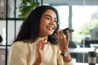 لماذا يبدو صوتنا في الرسائل المسجلة غريبا؟