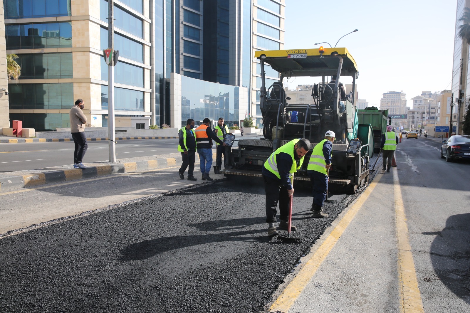 أمانة عمان تباشر أعمال تعبيد بمساحة 500000 متر مربر