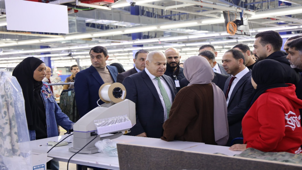 وزير العمل يفتتح توسعة مصنع في الظليل لتشغيل 500 أردني وأردنية 