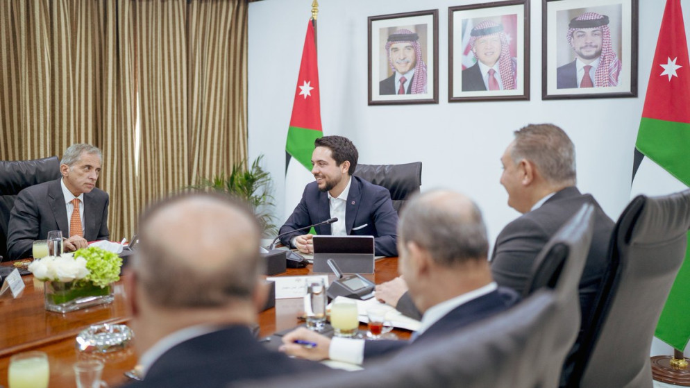 ولي العهد يؤكد أهمية جهود الحكومة للحد من الإلقاء العشوائي للنفايات 