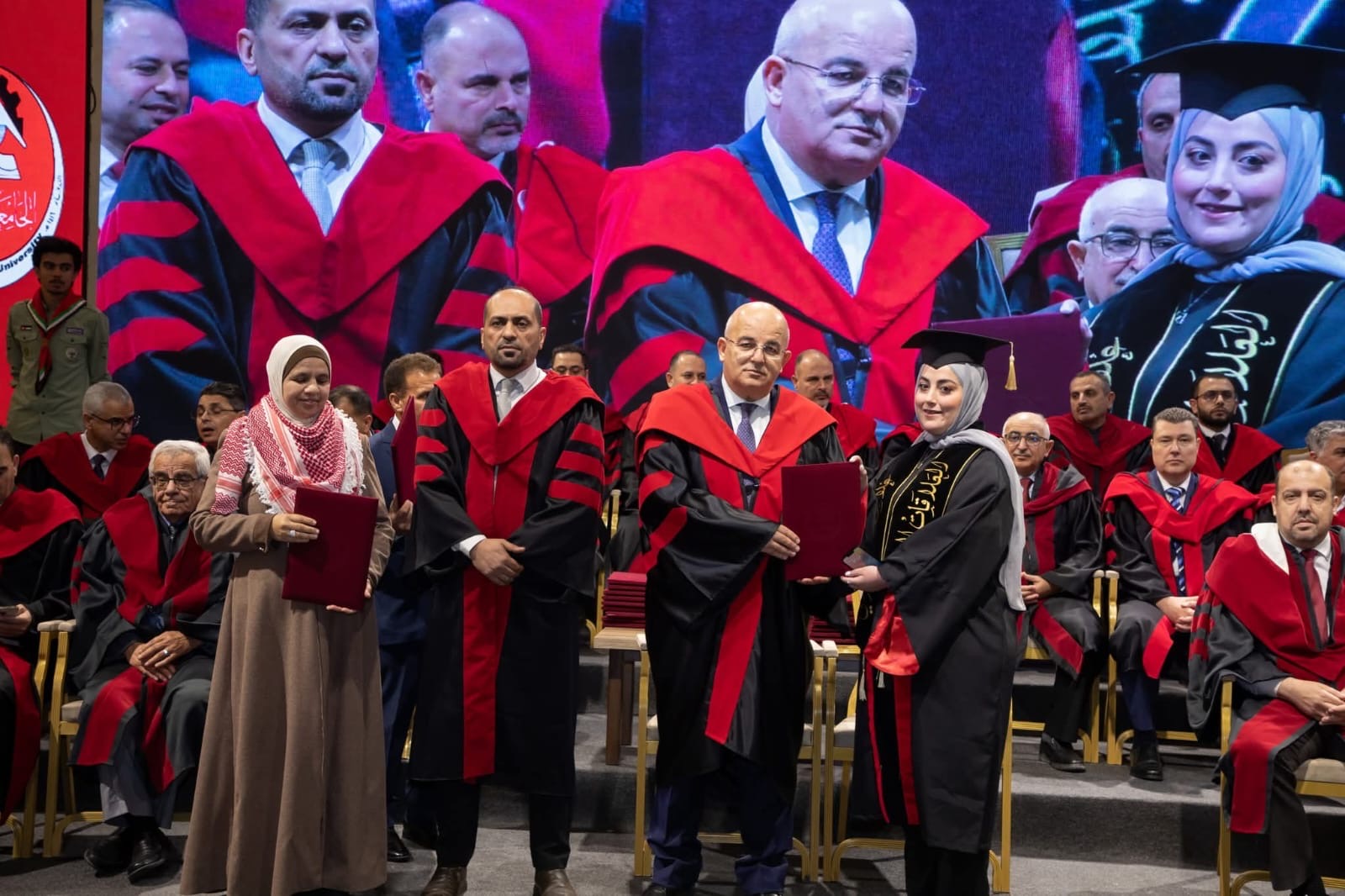  رئيس الجامعة الهاشمية يرعى الحفل الختامي لتخريج طلبة الفوج السابع والعشرين