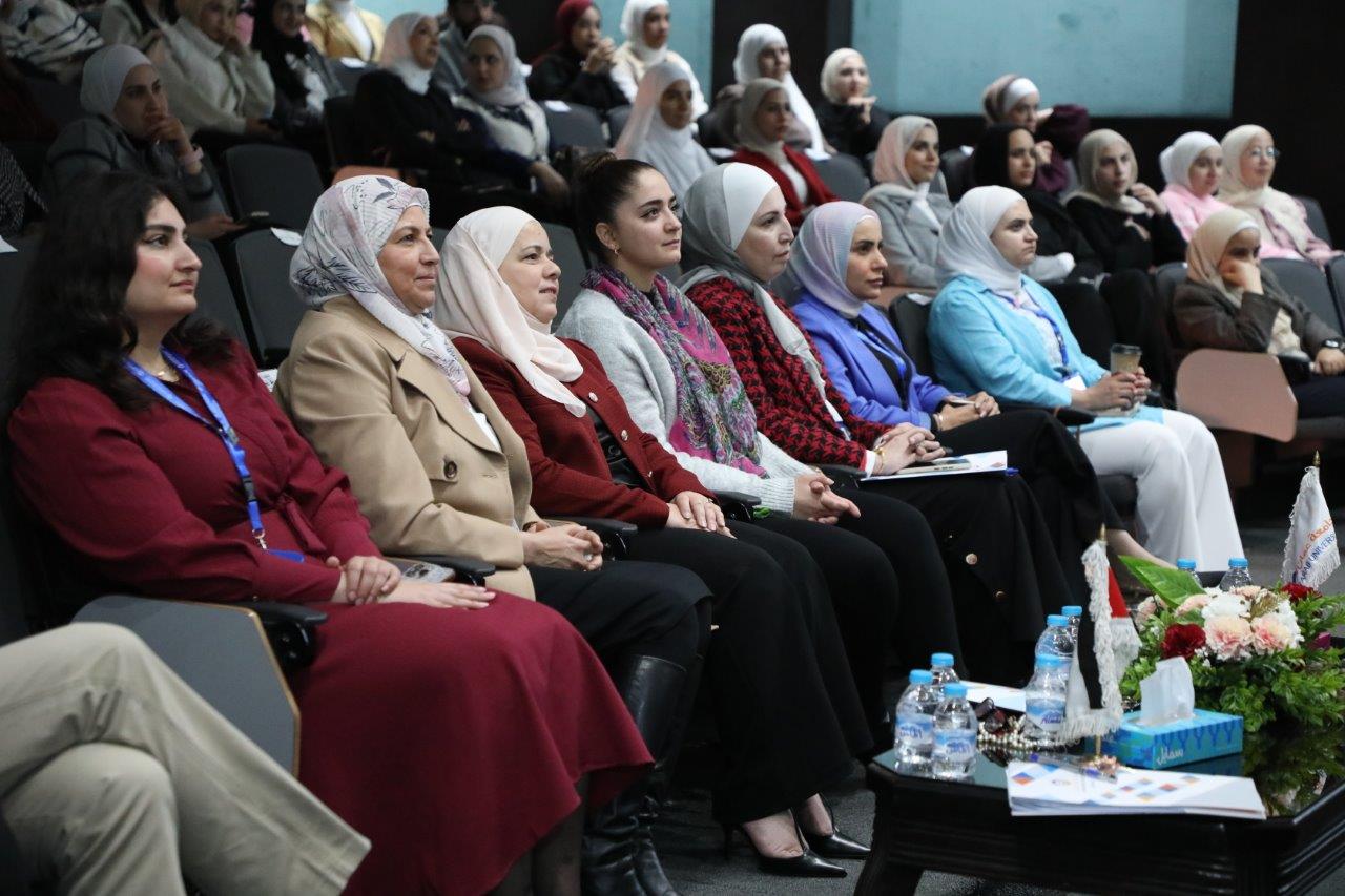 كلية الصيدلة في جامعة عمان العربية تكرّم طلبتها المتفوقين والمتميزين في الأنشطة اللامنهجية