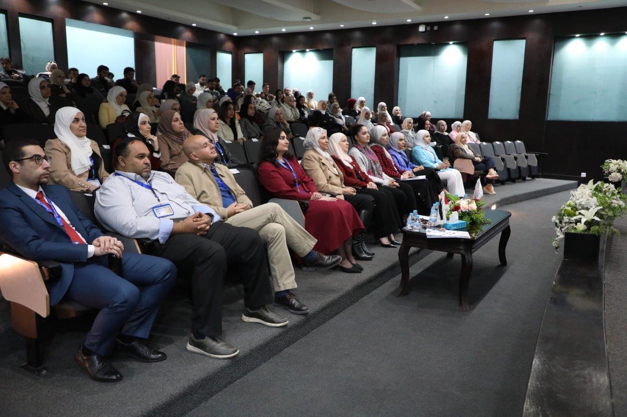 كلية الصيدلة في جامعة عمان العربية تكرّم طلبتها المتفوقين والمتميزين في الأنشطة اللامنهجية