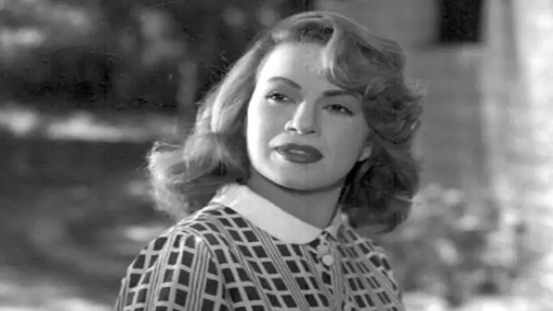 بسبب "هنومة".. ابنة هند رستم تقاضي منتجاً لوقف سيرة والدتها 