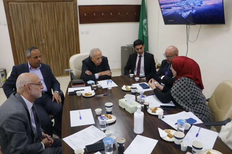 تكنولوجيا المعلومات في عمان العربية تعرض مشروعًا رياديًا لتوظيف الذكاء الاصطناعي في تحسين كتابة الخط العربي