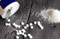 تحذير جديد من المحليات الصناعية.. آثار مقلقة على القلب والدماغ