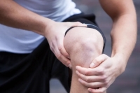 لماذا تزداد آلام المفاصل في الشتاء؟ 4 نصائح عملية للتغلب عليها