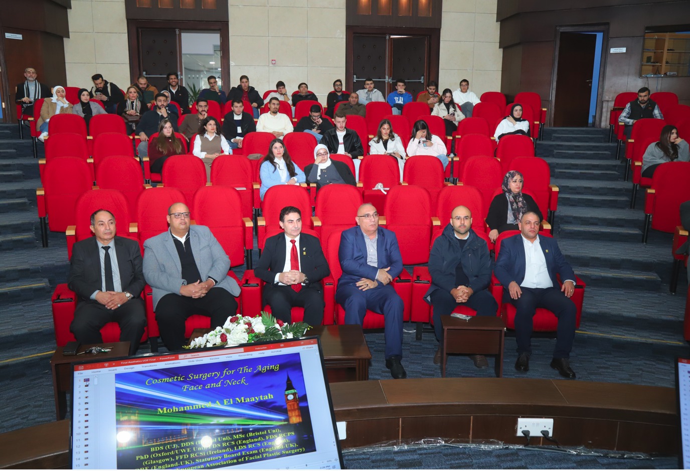   كلية طب الأسنان بجامعة البترا تمزج العلم بالأدب في أمسية ثقافية