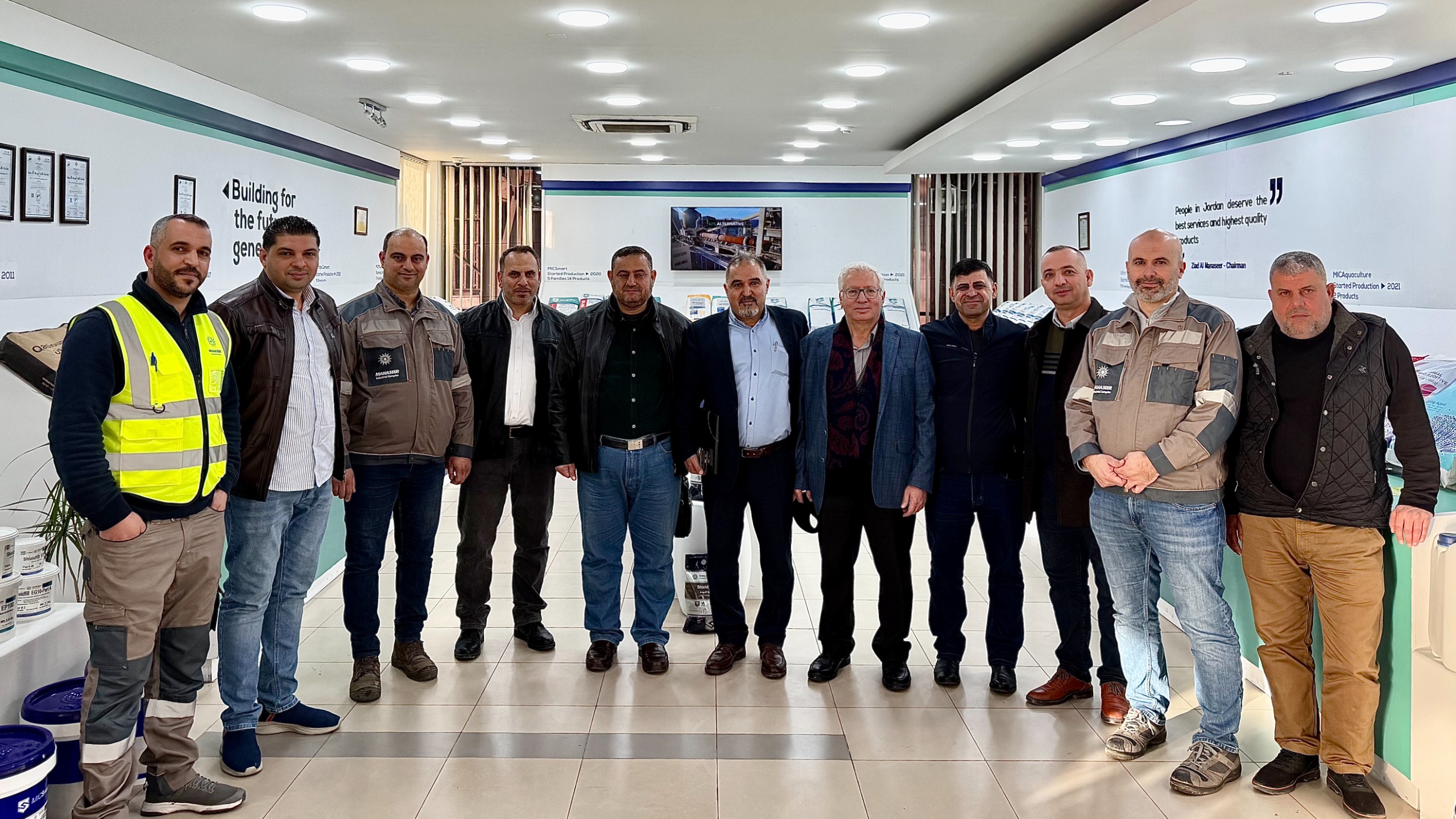  وفد سوري يزور مصنع إسمنت المناصير للاطلاع على أحدث تقنيات الإنتاج والفحص - صور