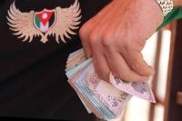 أصحاب الألقاب السنيّة والرواتب الفلكية: ماذا قدمتم لاقتصاد الوطن؟