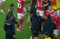 الكاف يفرض عقوبات قاسية على الجيش الملكي المغربي بسبب أحداث مباراته ضد الأهلي المصري