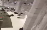 معتمر يلقي بنفسه من الأدوار العلوية للمسجد الحرام ورجل أمن سعودي ينقذه من موت محقق