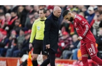 رغم غيابه عن أنفليد.. سلوت يكشف آخر تطورات أزمته مع محمد صلاح (فيديو)