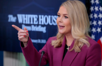 متحدثة البيت الأبيض تسجل سابقة تاريخية بـأعظم هدية لعيد الميلاد