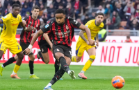 ميلان يهزم فيرونا ويصعد لصدارة الدوري الإيطالي